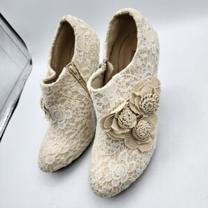 Mojo Moxy Cream Lace Floral Ankle Booties Sz 10